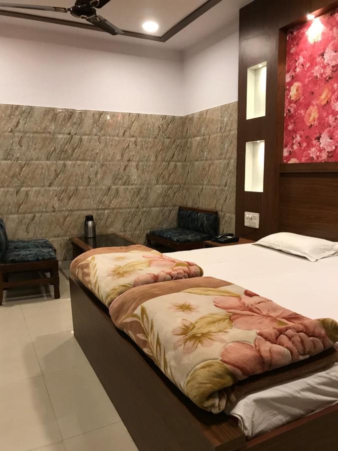 Hotel Natraj Bulandshahr Dış mekan fotoğraf