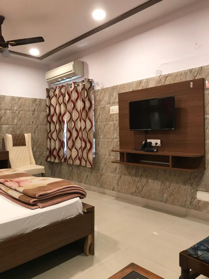 Hotel Natraj Bulandshahr Dış mekan fotoğraf