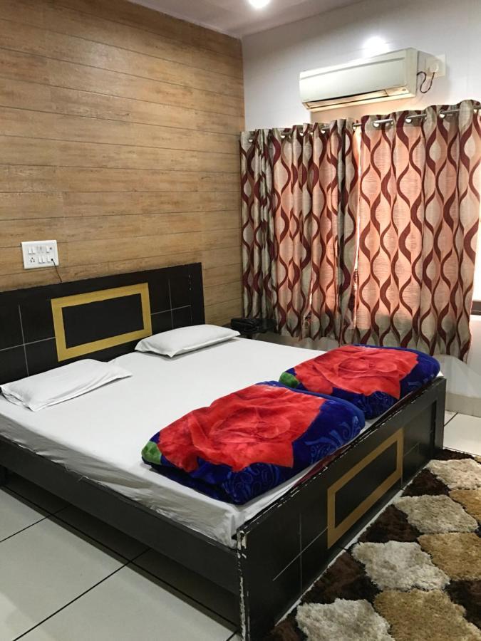Hotel Natraj Bulandshahr Dış mekan fotoğraf