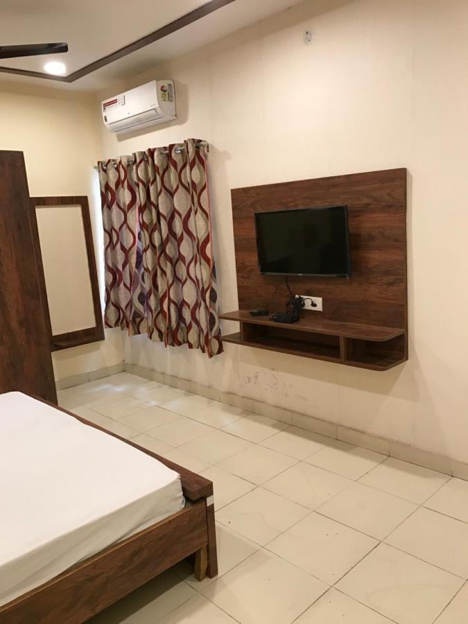 Hotel Natraj Bulandshahr Dış mekan fotoğraf